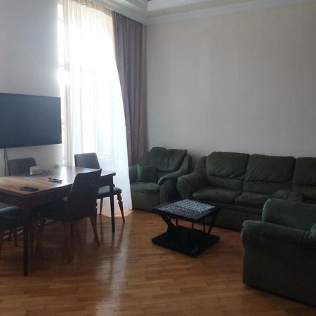 Апартамент На Абашидзе Batumi Exterior foto