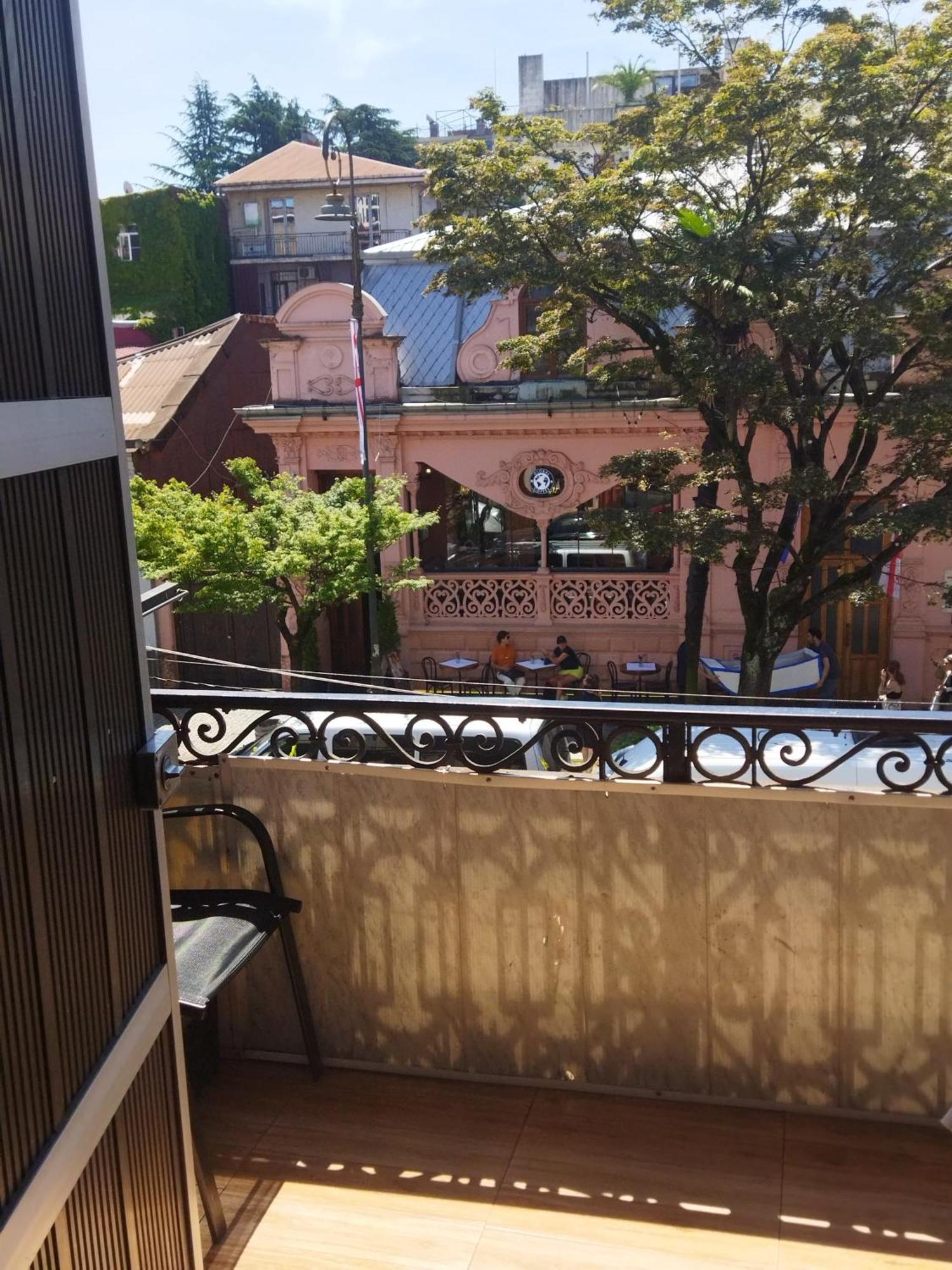 Апартамент На Абашидзе Batumi Exterior foto