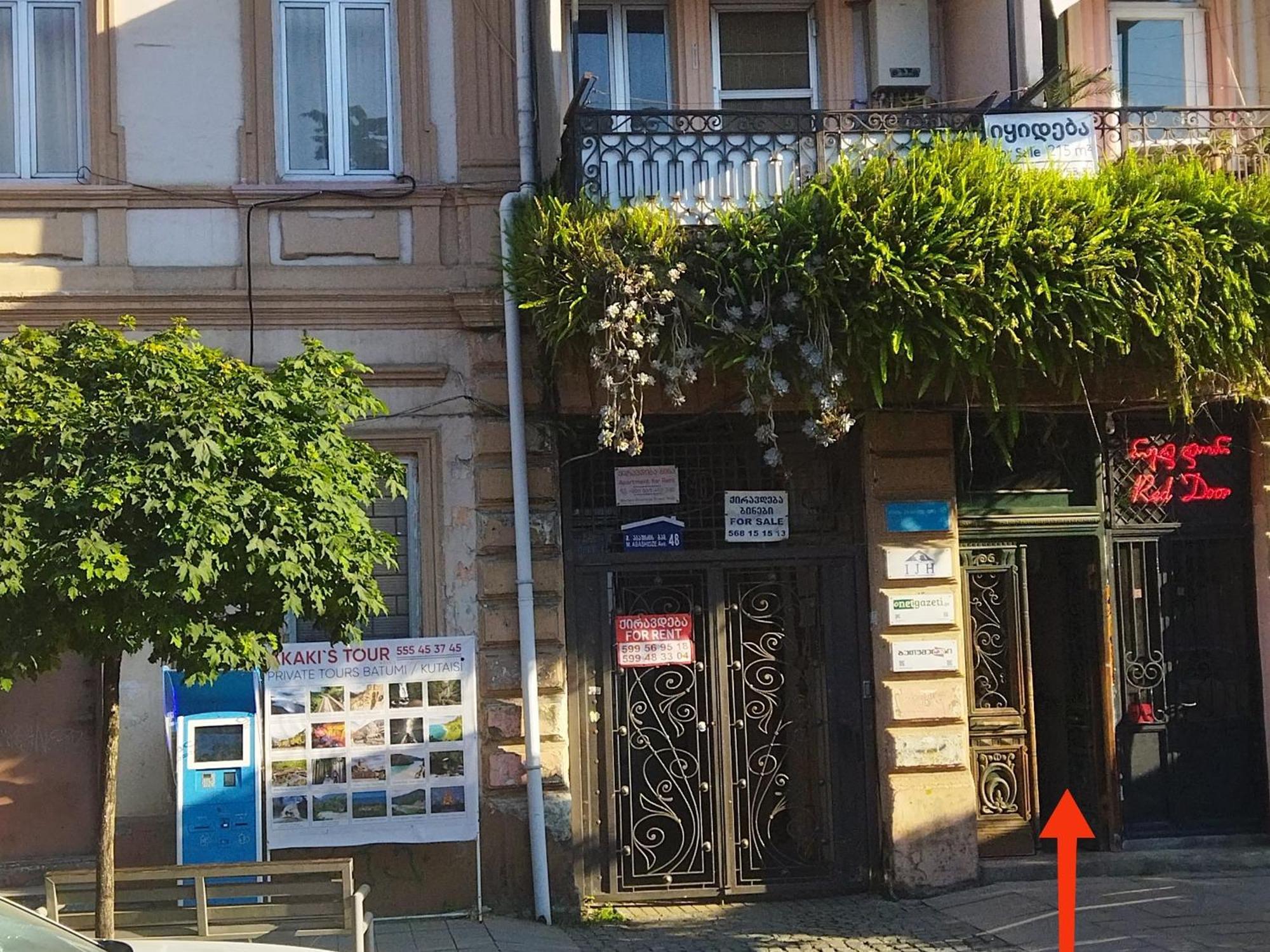 Апартамент На Абашидзе Batumi Exterior foto